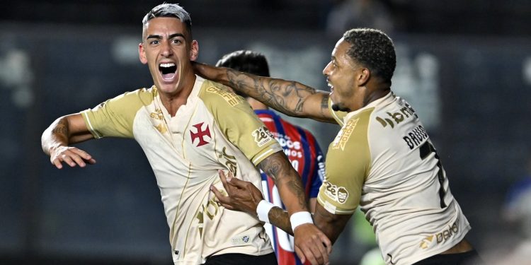 Diniz dispara contra arbitragem após vitória do Vasco: ‘Critério mudou no meio do jogo’