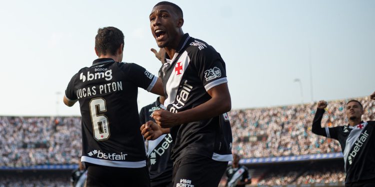 Vasco de Fernando Diniz só vence quando marca três ou mais gols em 2025