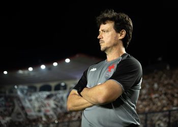 Vasco: Diniz ganha reforços inesperados para decisão contra o Botafogo;