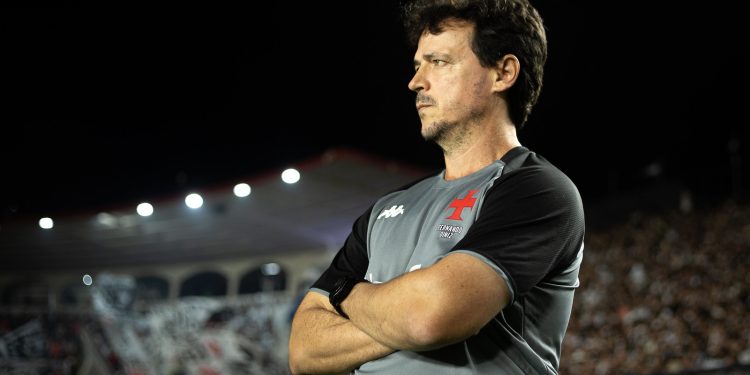 Vasco: Diniz ganha reforços inesperados para decisão contra o Botafogo;