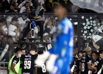 Classificado para as semifinais da Copa do Brasil, o Vasco ainda encontra dificuldades para engrenar no Campeonato Brasileiro.