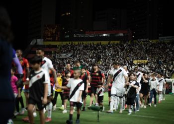 Em meio a críticas e dificuldades financeiras, Vasco corta nomes sem espaço e abre caminho para reforços.