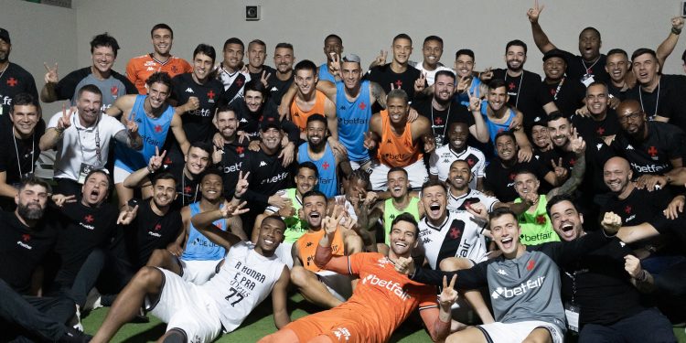 Após empate no tempo normal, o Vasco venceu nos pênaltis por 5 a 3 e garantiu vaga na semifinal da Copa do Brasil.