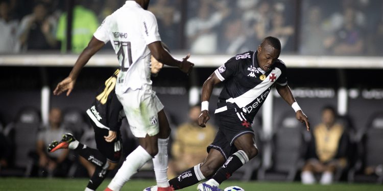 Vasco ganha caras novas no time para tentar surpreender o Flamengo no Maracanã