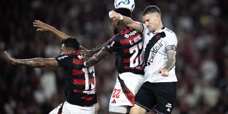 Vasco divulga relacionados para enfrentar o Bahia; com desfalques importantes