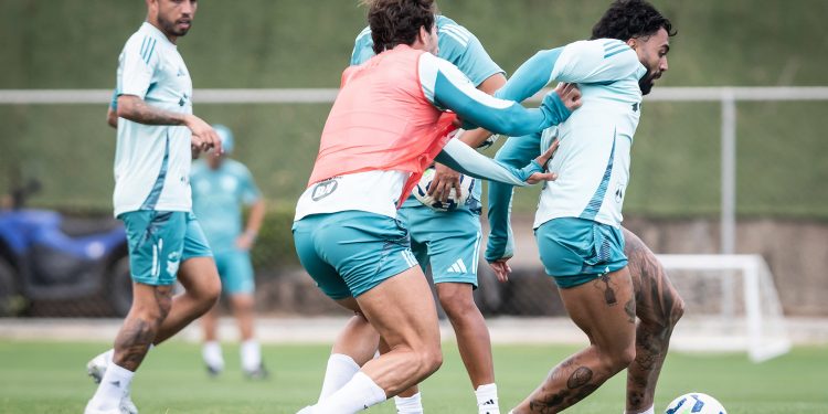 “Jogo muito intenso”: Lucas Romero e William projetam duelo com o Vasco e reencontro com Fernando Diniz