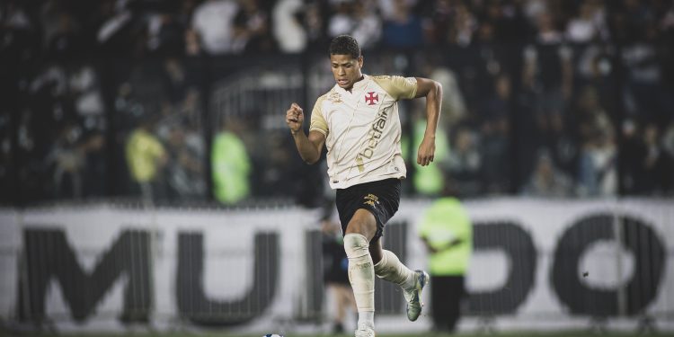 Volante titular do Vasco vem sendo sondado, entenda