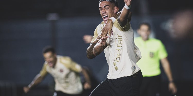 Em meio à boa fase no Campeonato Brasileiro, o Vasco já se movimenta nos bastidores para montar o elenco da próxima temporada.