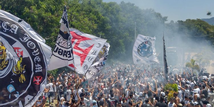 Força Jovem do Vasco dispara após operação: “Injustiça, não encontraram nada”