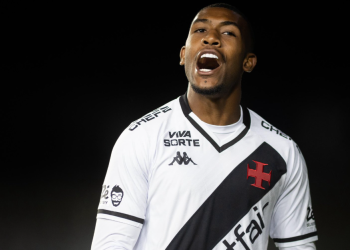 Vasco vence o Cruzeiro por 2 a 0 em São Januário e encerra série de tabus históricos