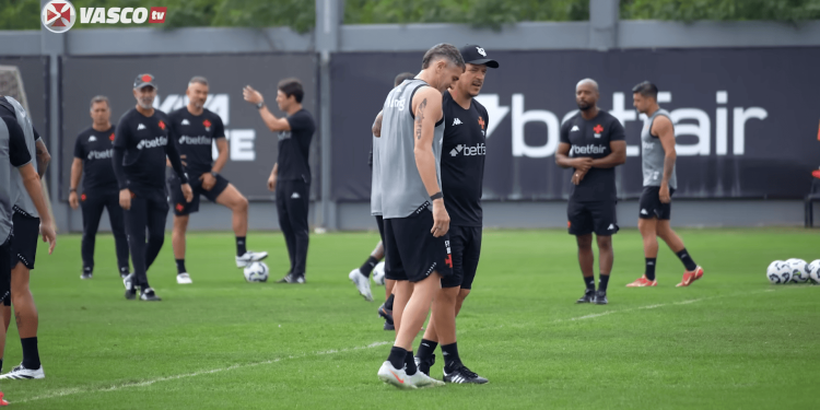 Ex-Flamengo, volante Euder pode estrear pelo Vasco já em clássico no Maracanã