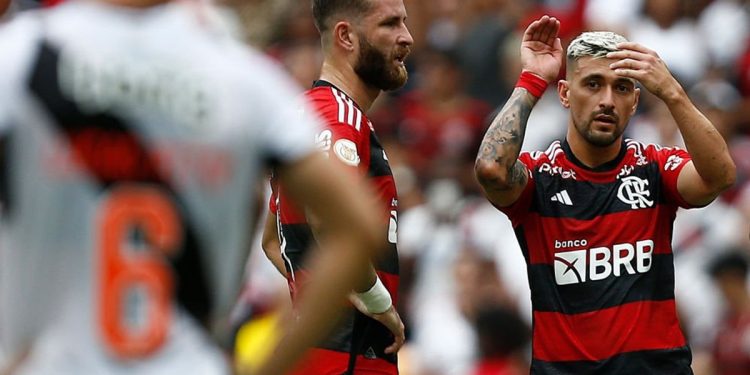 Flamengo deve poupar estrelas no clássico contra o Vasco