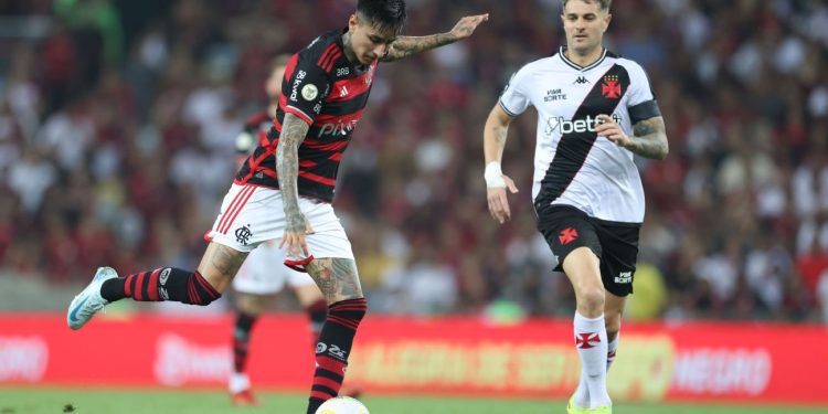 Quem vai apitar Vasco x Flamengo pelo Brasileirão?