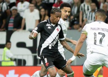 Vasco escalado com mudanças para enfrentar o Botafogo