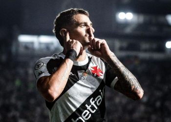 Vasco: Entenda por que Vegetti deixou o campo mais cedo contra o Cruzeiro