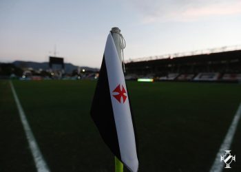 O Vasco da Gama confirmou a renovação de contrato do lateral-esquerdo Riquelme Avellar, conhecido como Avellar, até o dia 31 de julho de 2028.