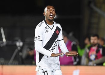 Vasco recebe proposta milionária por Rayan, veja resposta