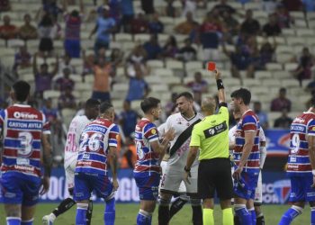 Confira quais jogadores do Vasco foram expulsos após o apito final