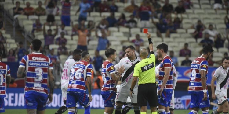 Confira quais jogadores do Vasco foram expulsos após o apito final