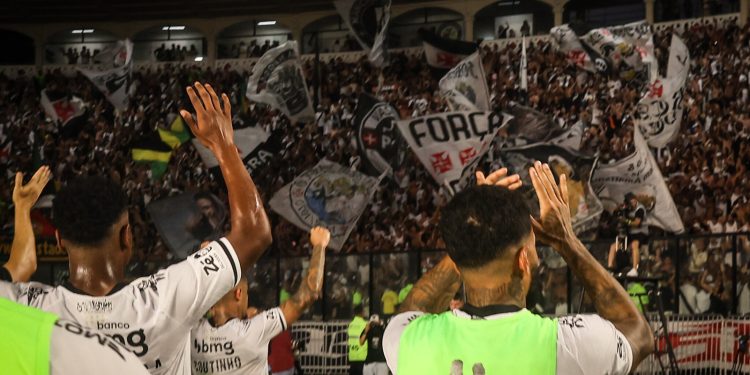 Vasco enfrenta Fortaleza com a pressão extra de juiz no apito