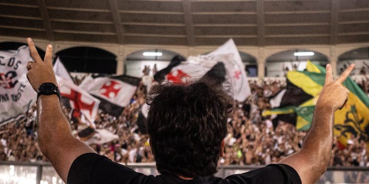 Vasco ganha “novo volante” e Diniz promove mudanças no ataque para reta final do Brasileirão