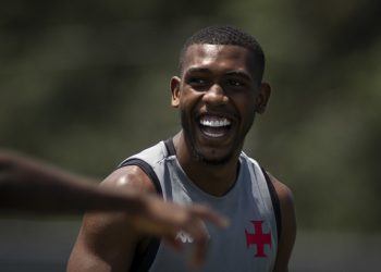 ATENÇÃO! Vasco inicia negociações para renovar contrato de Rayan, confira