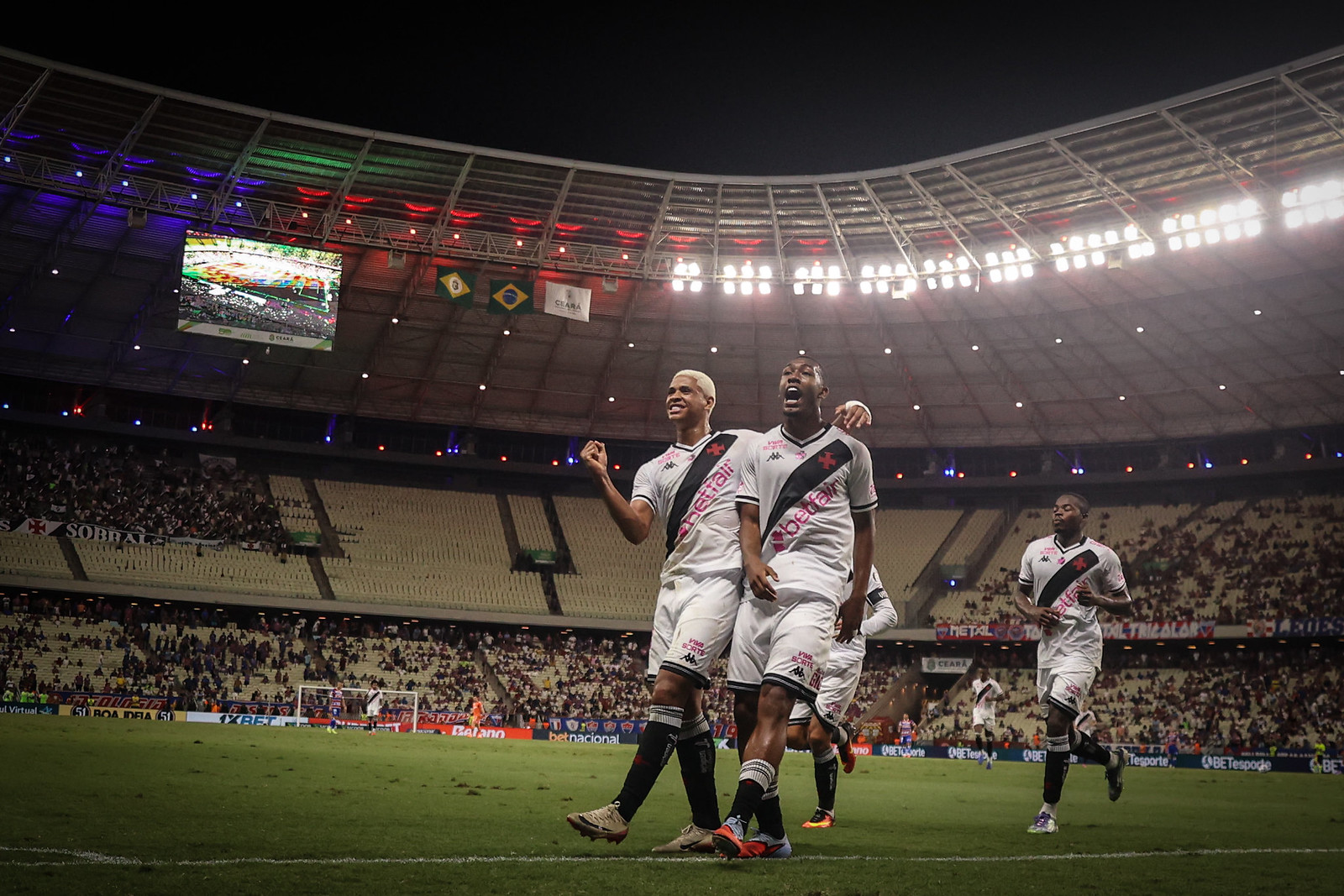 ALERTA NO VASCO! Titular sofre entorse e preocupa para o clássico contra o Botafogo