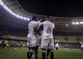 Vasco volta a ter dupla com mais de 10 gols no Brasileirão após 14 anos
