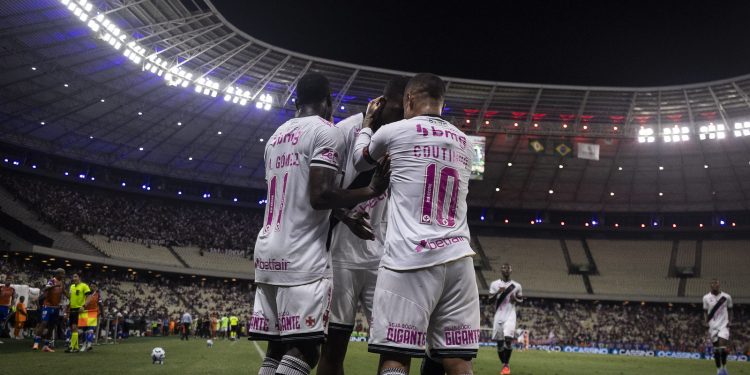 Vasco volta a ter dupla com mais de 10 gols no Brasileirão após 14 anos