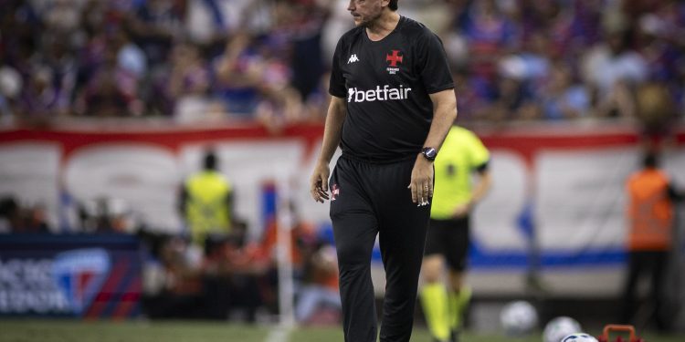 O Vasco iniciou, nesta sexta-feira (17), a preparação para o clássico contra o Fluminense com novidades importantes no elenco.