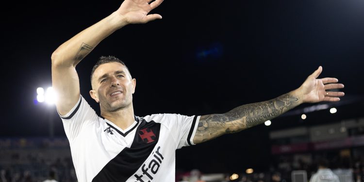 Com novidades, confira a provável escalação do Vasco contra o São Paulo