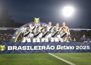 Vasco deve ter dupla de laterais convocada e planeja logística após Data Fifa
