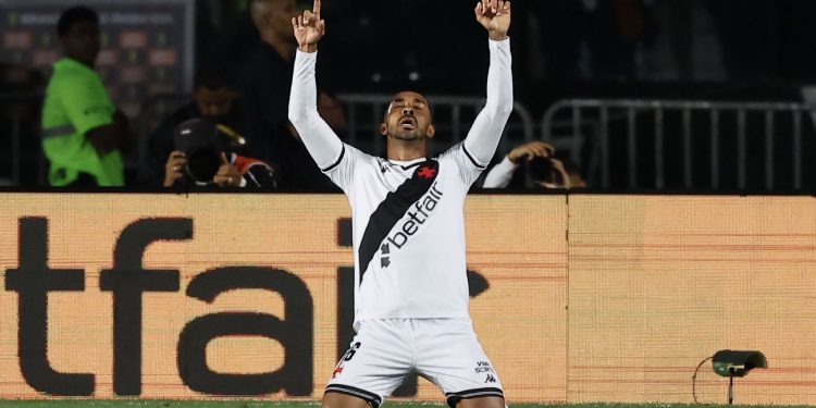 Campeão mundial elogia Paulo Henrique e vê lateral do Vasco pronto para novas convocações à Seleção