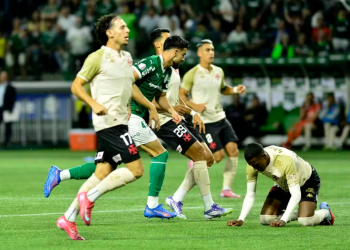 Léo Jardim critica postura do Vasco após goleada: “A equipe entrou muito desligada no 1º tempo”