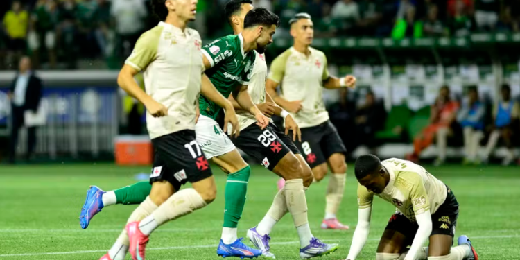 Léo Jardim critica postura do Vasco após goleada: “A equipe entrou muito desligada no 1º tempo”