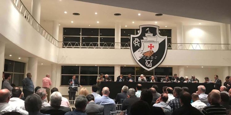 Ex-jogadores e Olimpia contestam plano de recuperação judicial do Vasco e apontam cláusulas abusivas