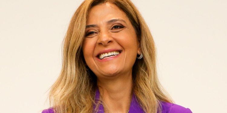 Leila Pereira nega comprar o Vasco