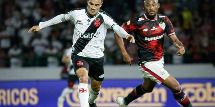 Árbitro escalado para Vasco x São Paulo divide opiniões entre torcedores