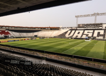 Vasco realiza melhorias no gramado de São Januário, confira