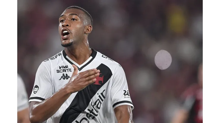 Gigante da Premier League vende craque por R$ 870M e vem com TUDO atrás de Rayan