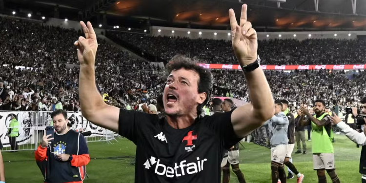 Vasco: Diniz afirma que está "apaixonado" por Coutinho