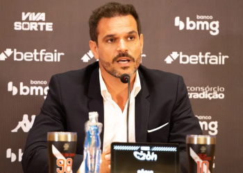 Vasco: Chegou com status de peso e está há dois meses sem atuar