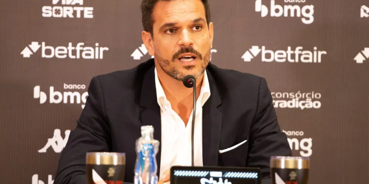 Vasco: Chegou com status de peso e está há dois meses sem atuar