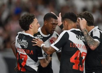 Com mudanças, Vasco está escalado para enfrentar o Fortaleza