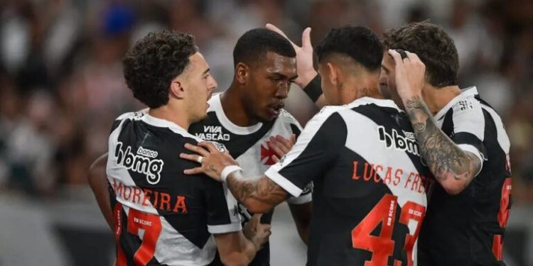 Com mudanças, Vasco está escalado para enfrentar o Fortaleza