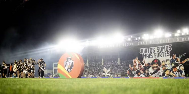 Organizada do Botafogo protesta contra preço de ingressos para clássico com o Vasco: “Futebol é do povo”
