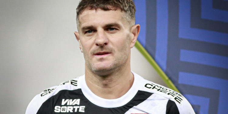 Vegetti iguala sua maior seca no Vasco, mas Diniz não abre mão de sua titularidade, veja