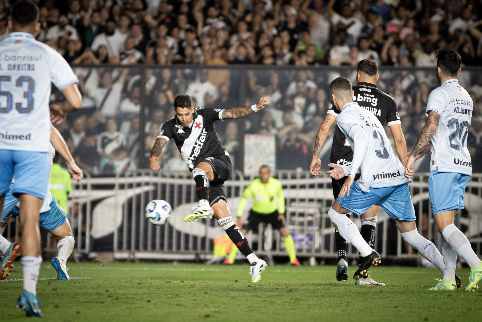 Onde assistir e o time modificado do Vasco para a partida contra o Grêmio em Porto Alegre