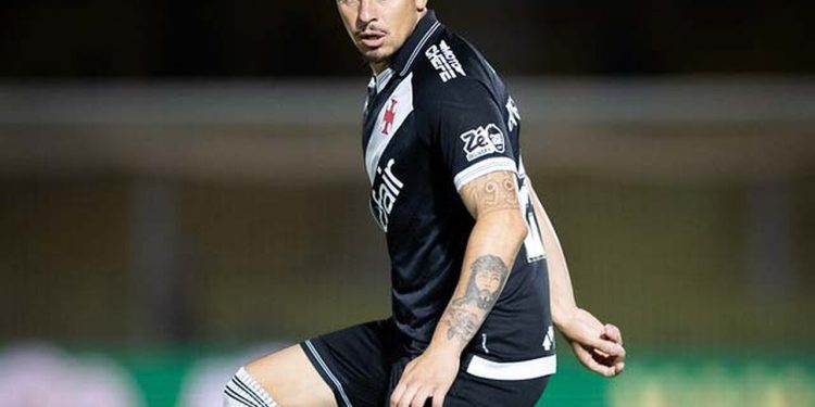 Hugo Moura perde espaço no Vasco e vira reserva; Diniz explica decisão