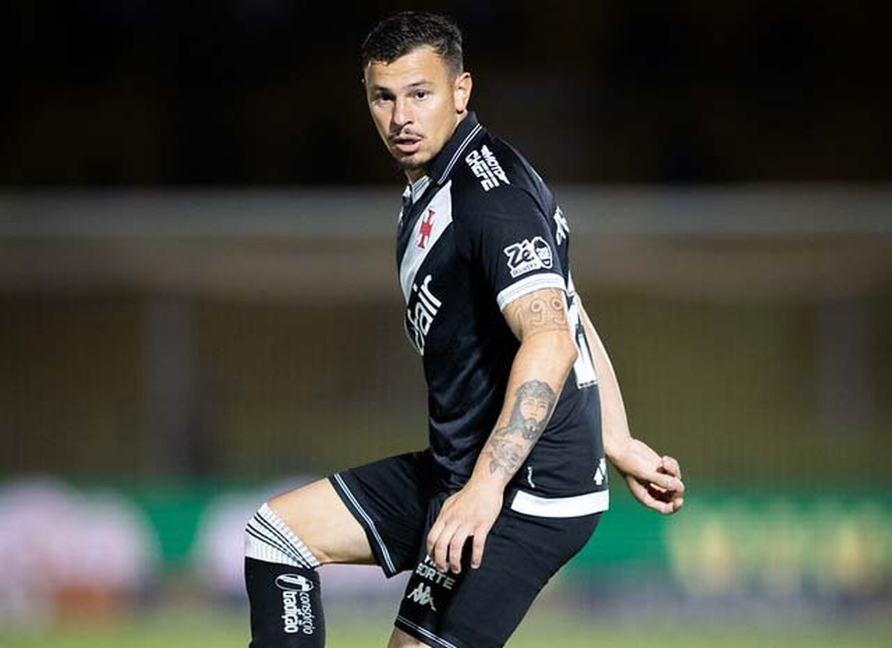 Hugo Moura perde espaço no Vasco e vira reserva; Diniz explica decisão